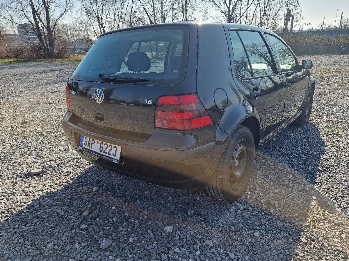 VW Golf 1.6 - 4
