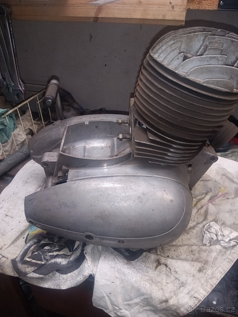 Motor Jawa 250 - 4