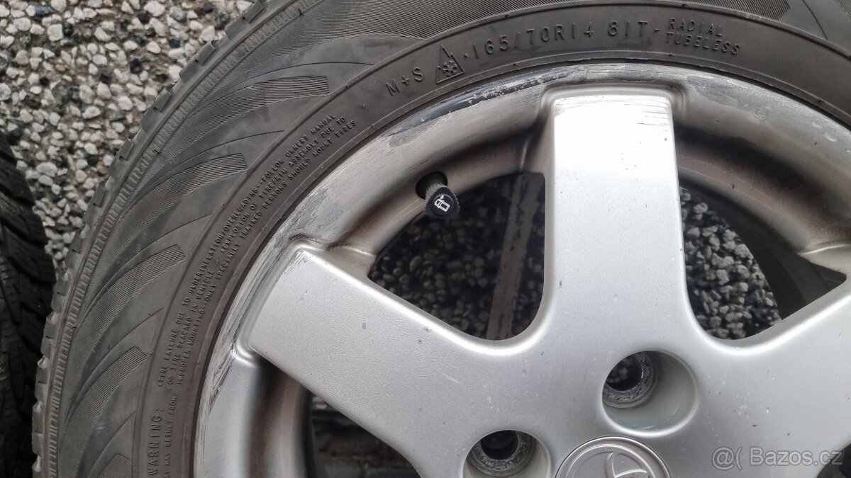 Kola Toyota + zimní pneu 165/70r14 - 4
