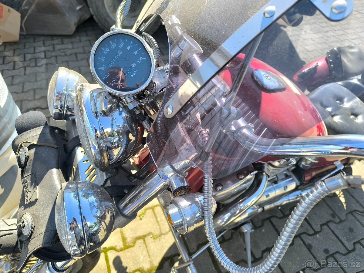 Suzuki Intruder 800 - 4