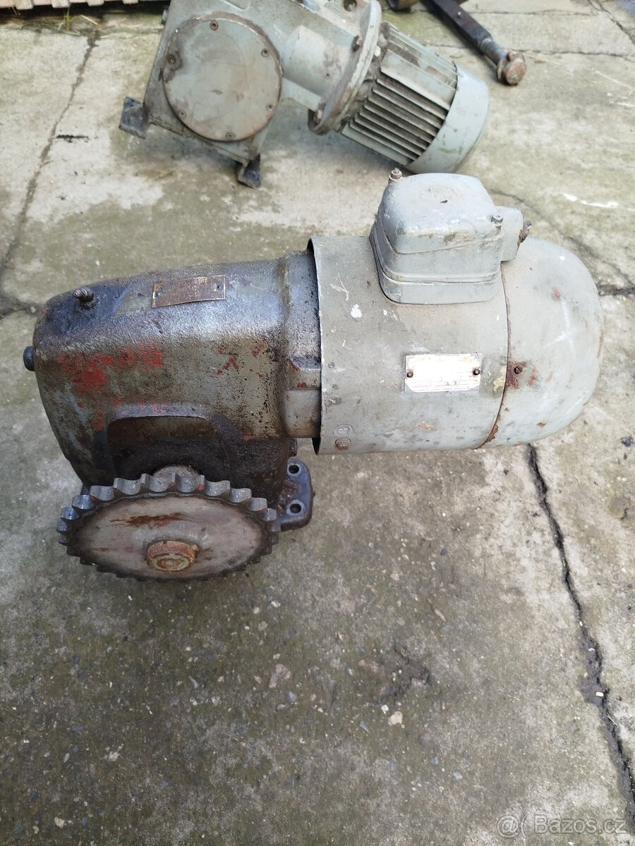 Prodám elektromotor s převodovkou - 4