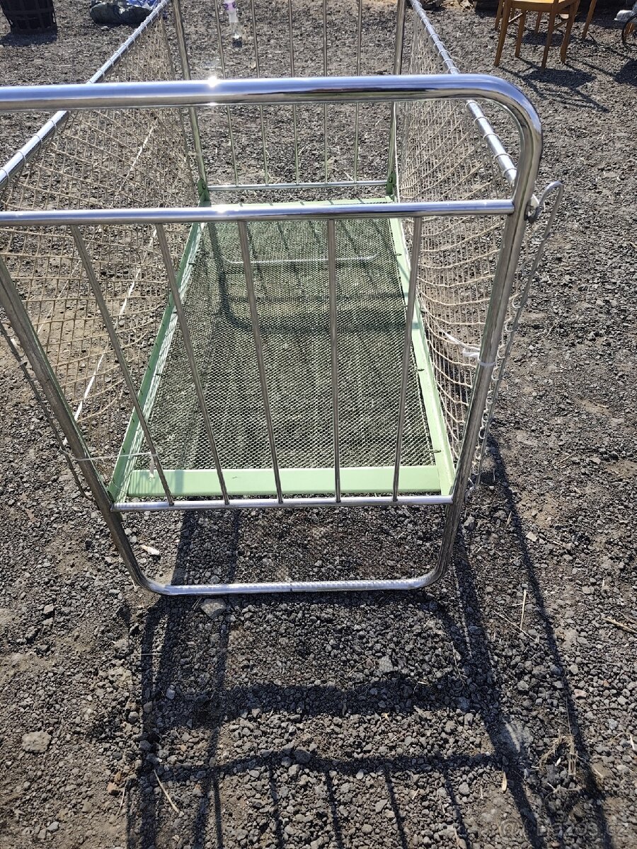 Chromovaná postýlka - 4