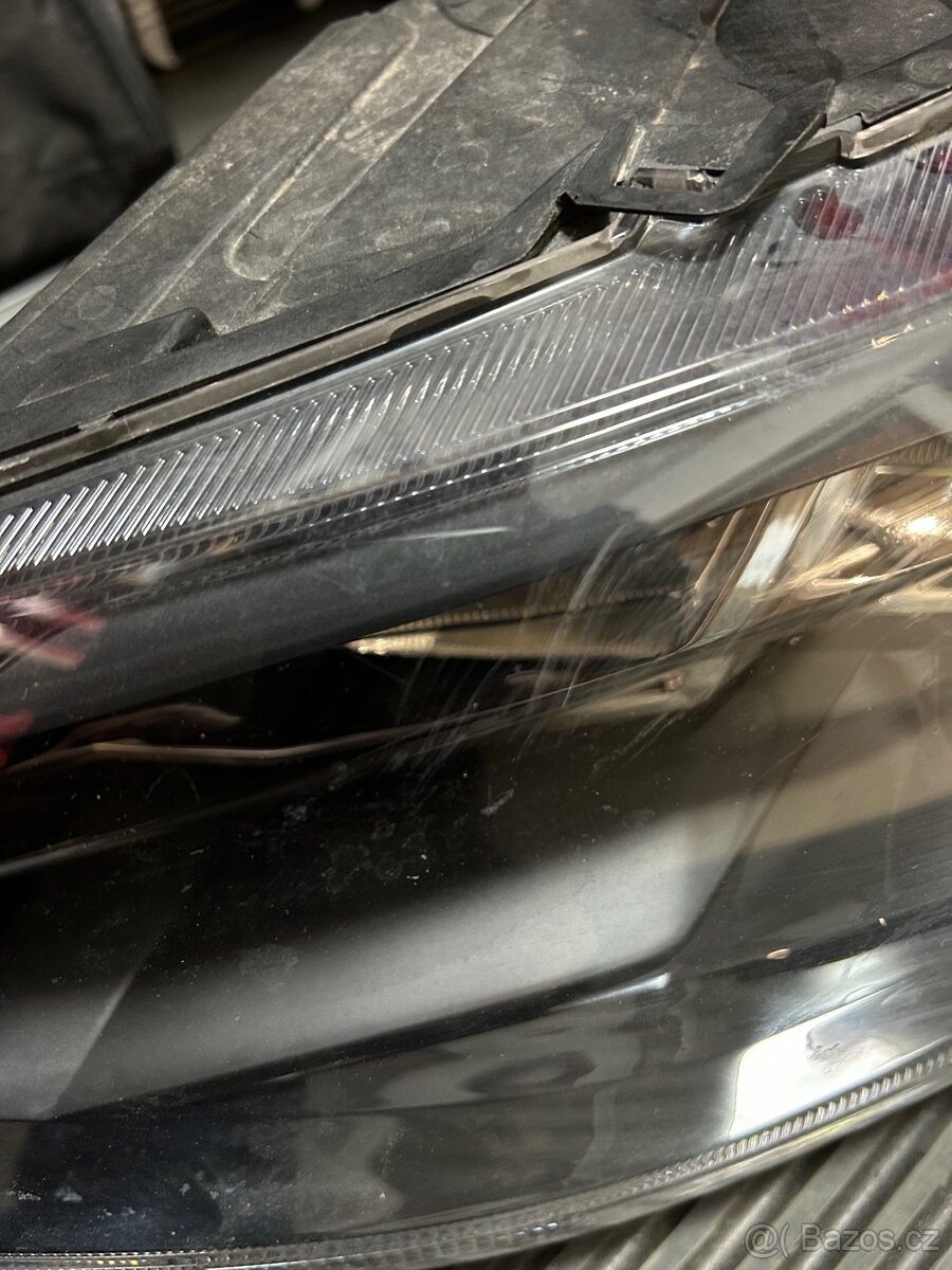 VW Caddy 5.generace přední světlo - 4