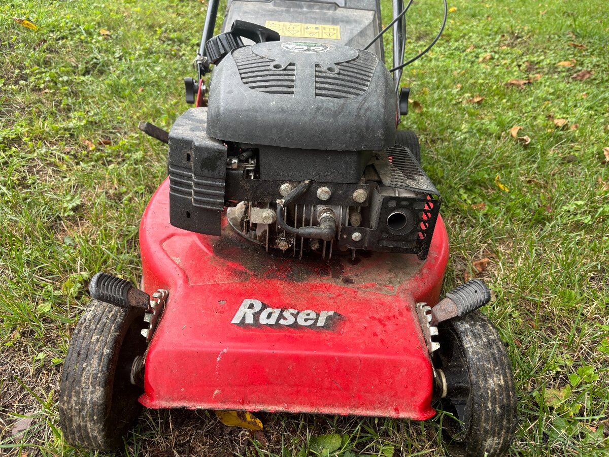 Benzínová sekačka s pojezdem R 484 TR - 4