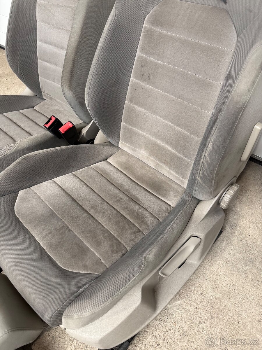 Světlé sedačky Golf 7 - ALCANTARA - 4