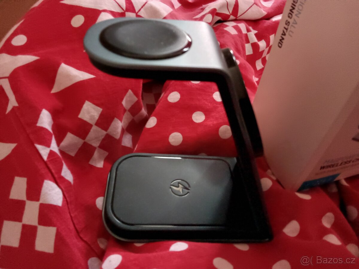 Prodám bezdrátový nabíjecí stojan fixed 3v1 - 4