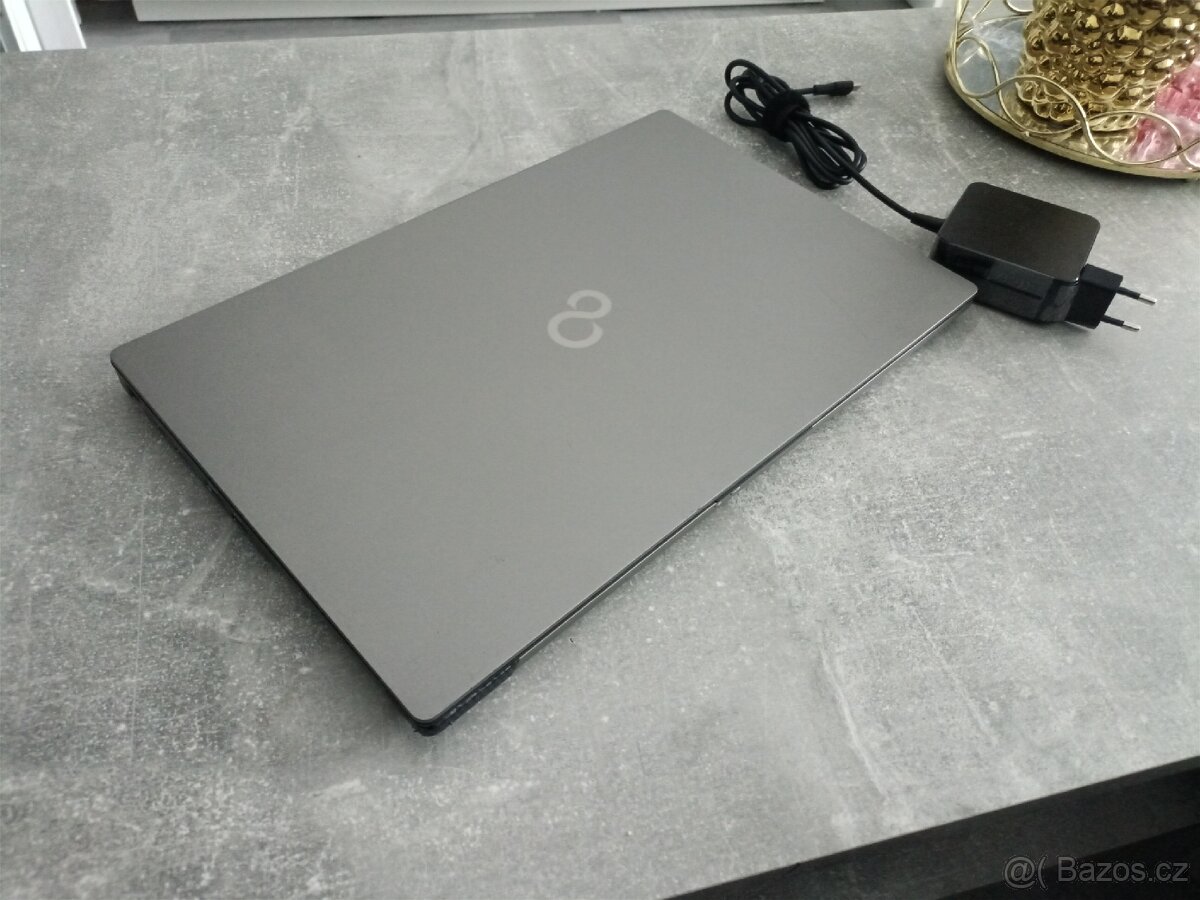 Fujitsu Lifebook U7512 - 4