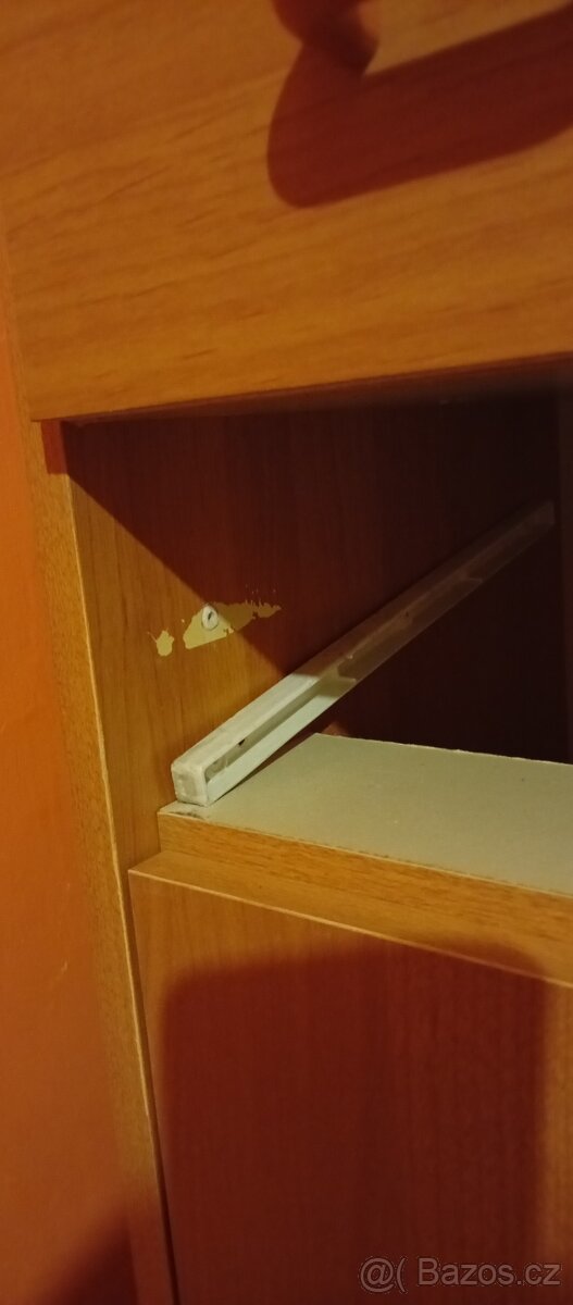 Daruji za odvoz skříně a psací stoly - 4