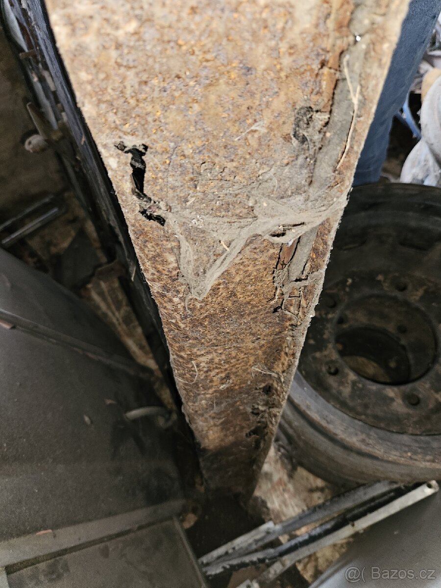 Tatra 603 dveře, rámy, nádrž - 4