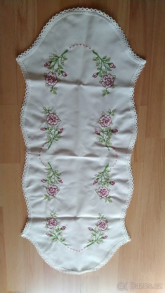 Vyšívaný ubrus - 4