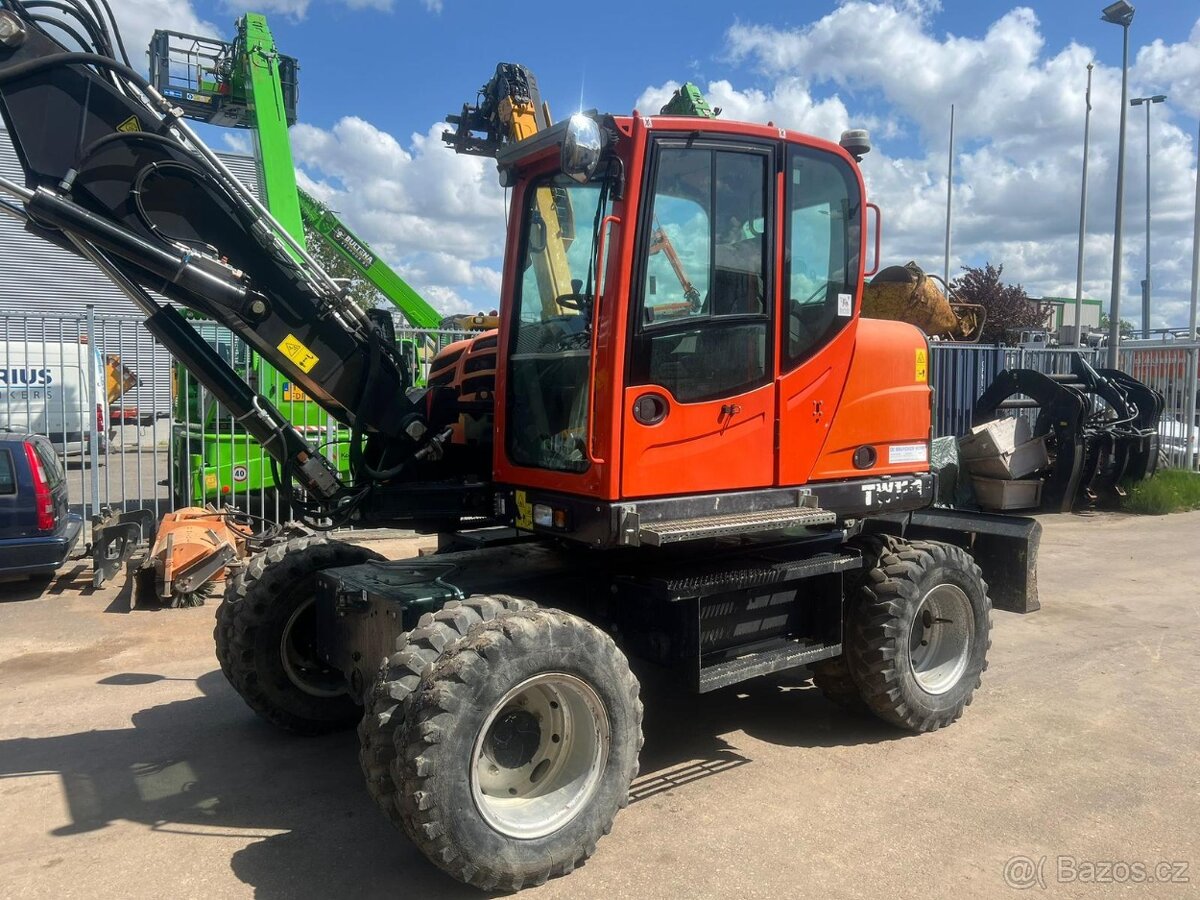 Kolové rypadlo Schaeff TW 110 - 4