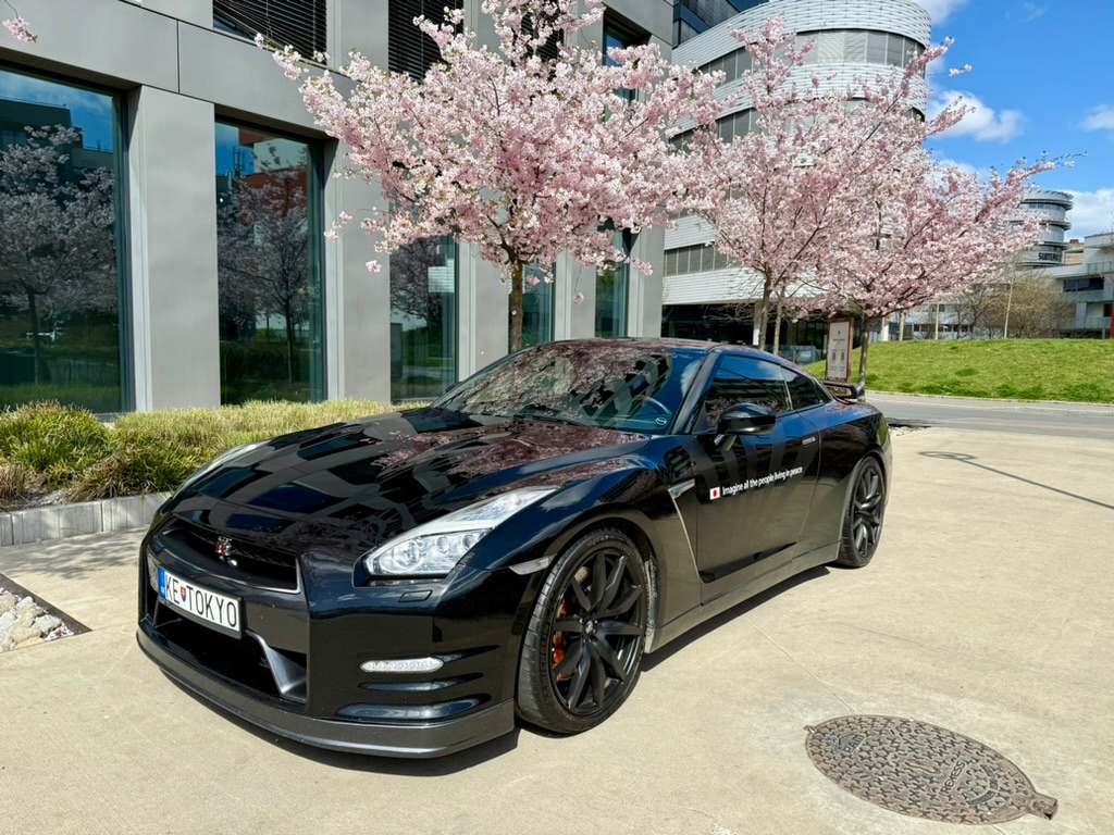 Nissan GT-R - 4