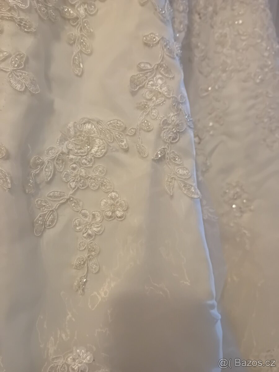 Svatební šaty s vlečkou 40/42 pas 80 cm na cca 160 - 170 cm - 4