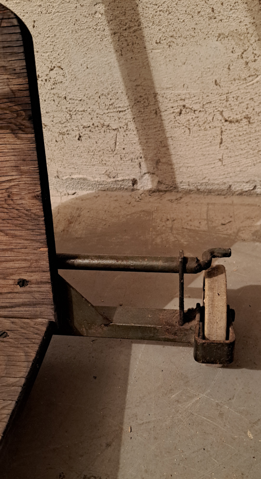 retro motokára z roku 1985 - 4