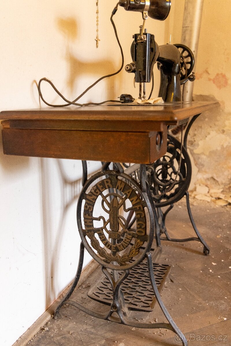 Starožitný šicí stroj Singer - 4