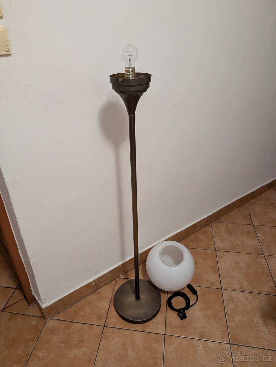 stojací stará podlahová mosazná lampa, bílé stínidlo - 4
