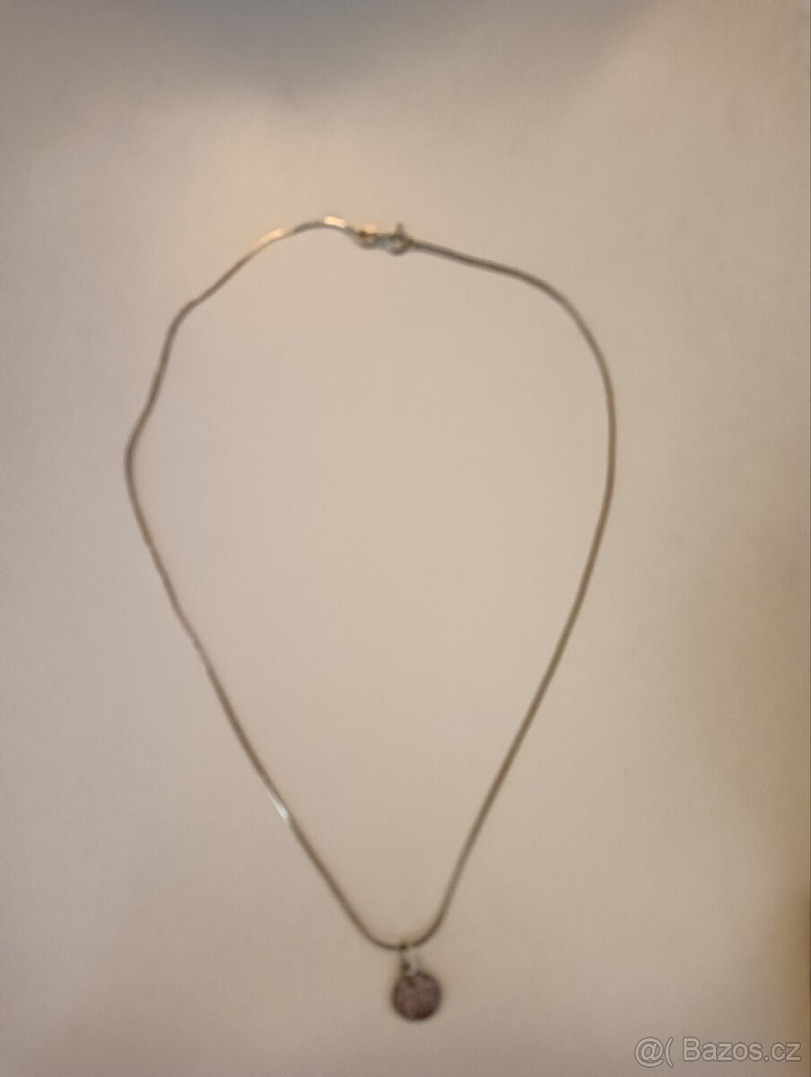 Prodám plný hladký stříbrný řetízek s přívěskem - 4