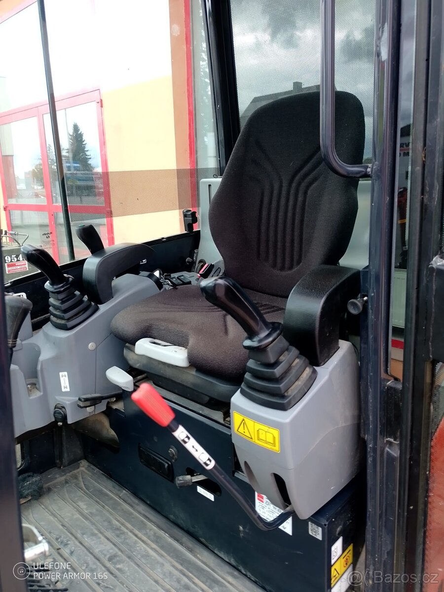 Minirypadlo KUBOTA KX018-4G - 4