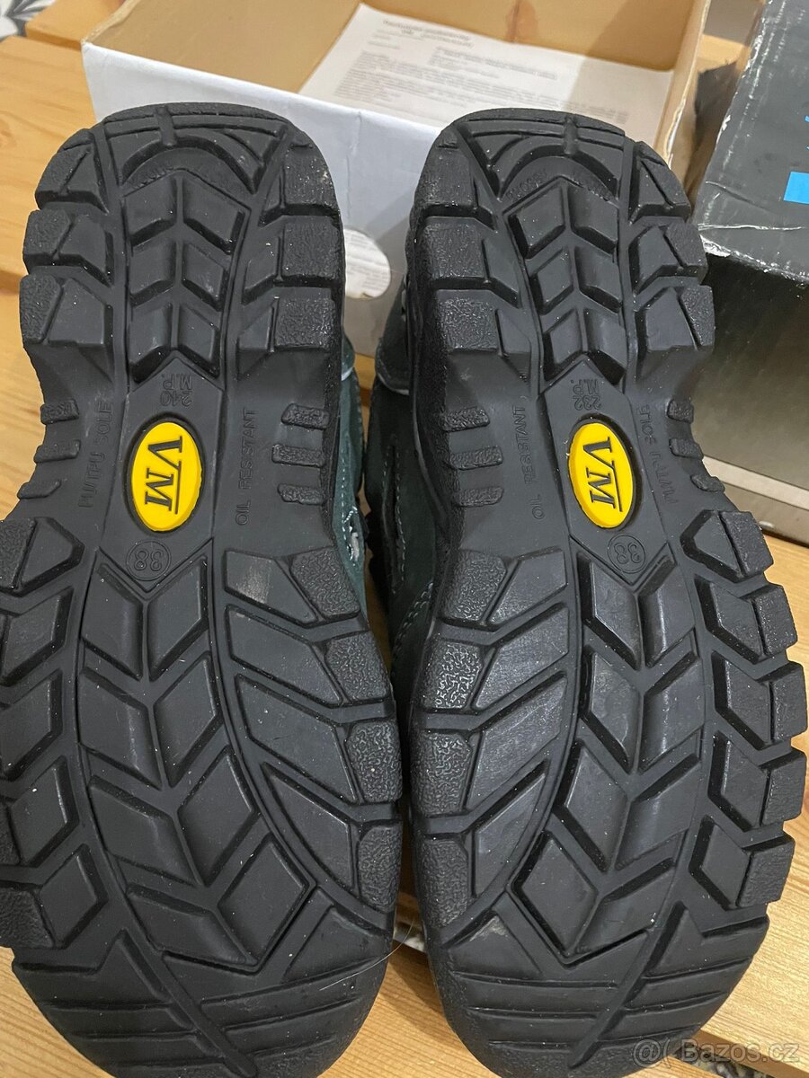 Prodám pracovni obuv vel. 38 - 4