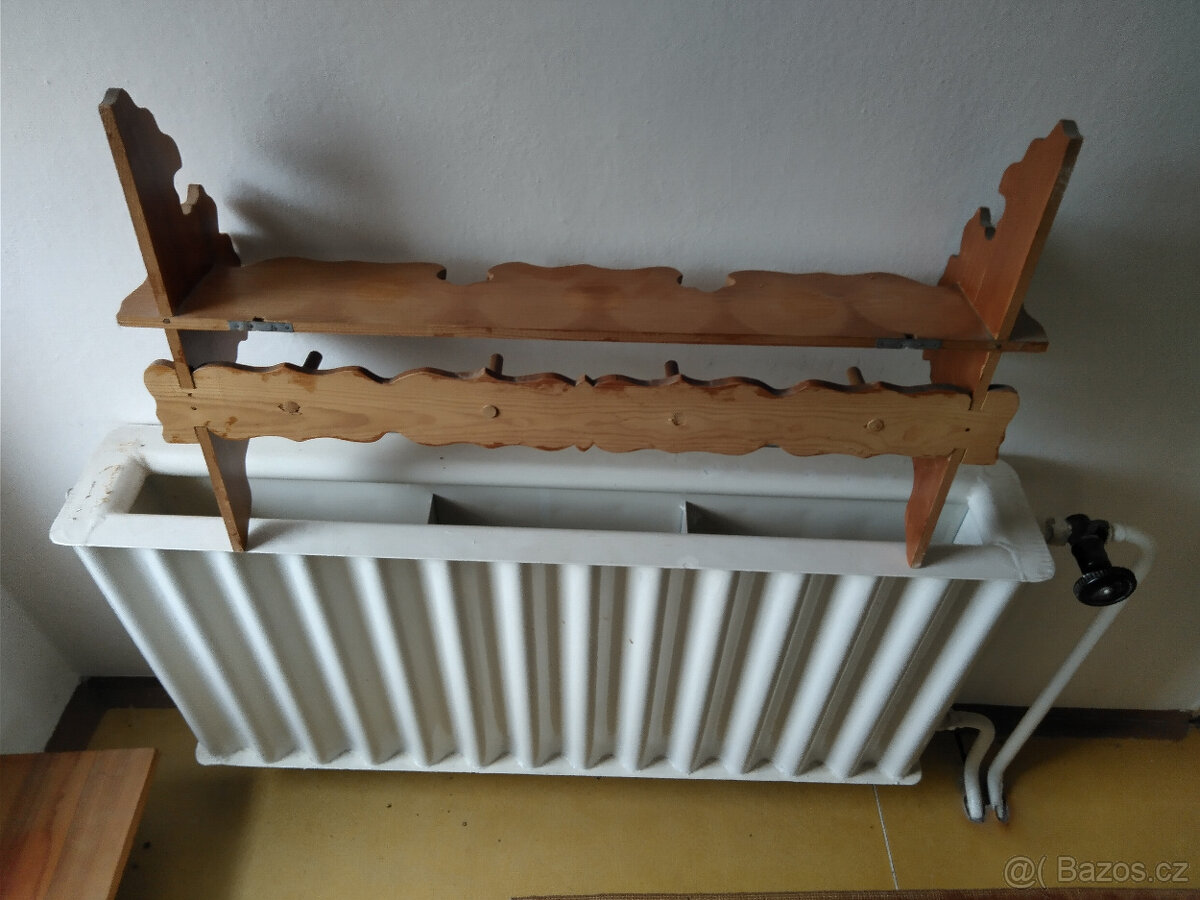 Dřevěná vyřezávaná polička - 4