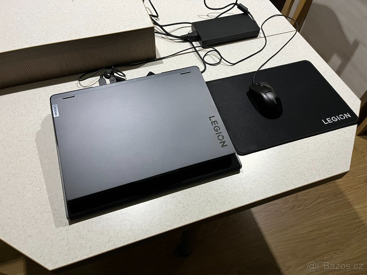 Lenovo Legion Pro 5 16IRX9 - 4