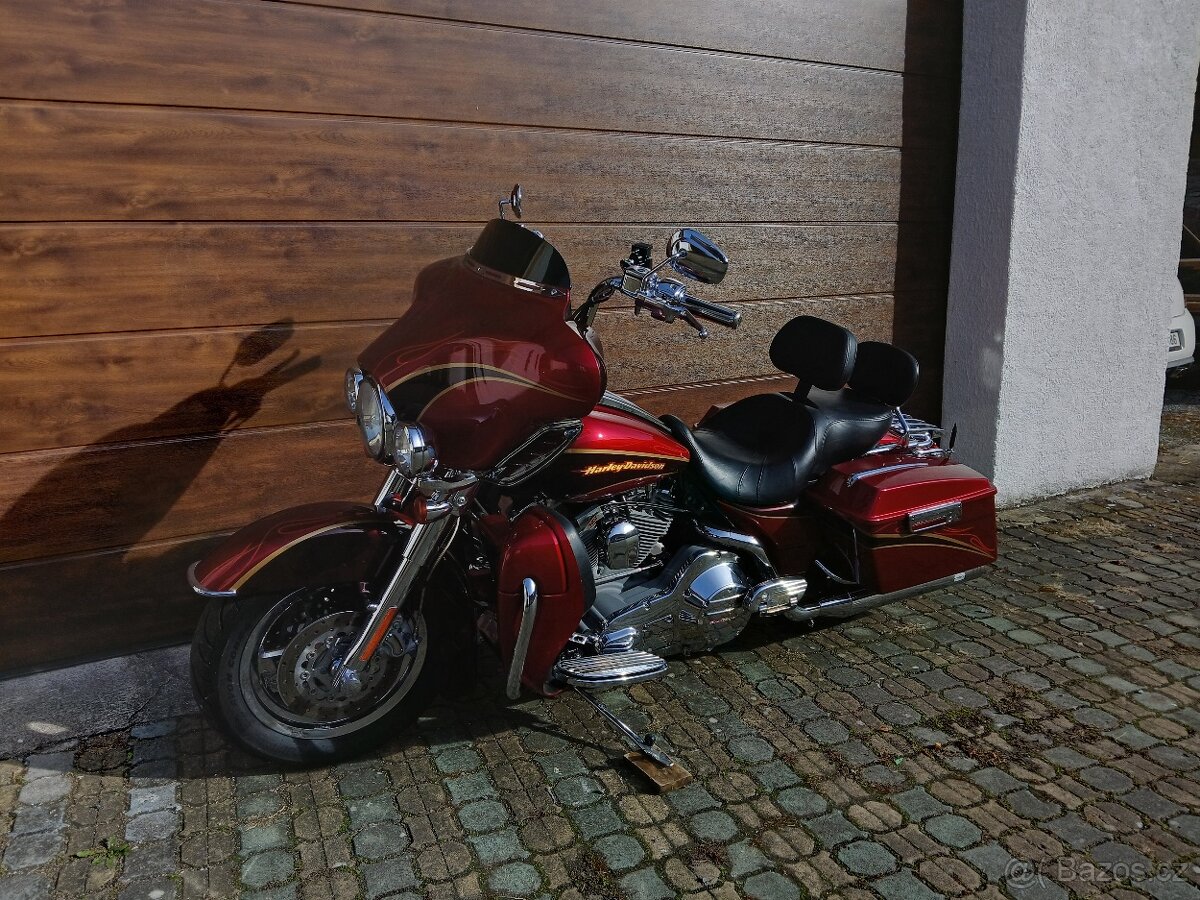 Harley-Davidson FLHTCUSE4 Ultra CVO 103 - 4