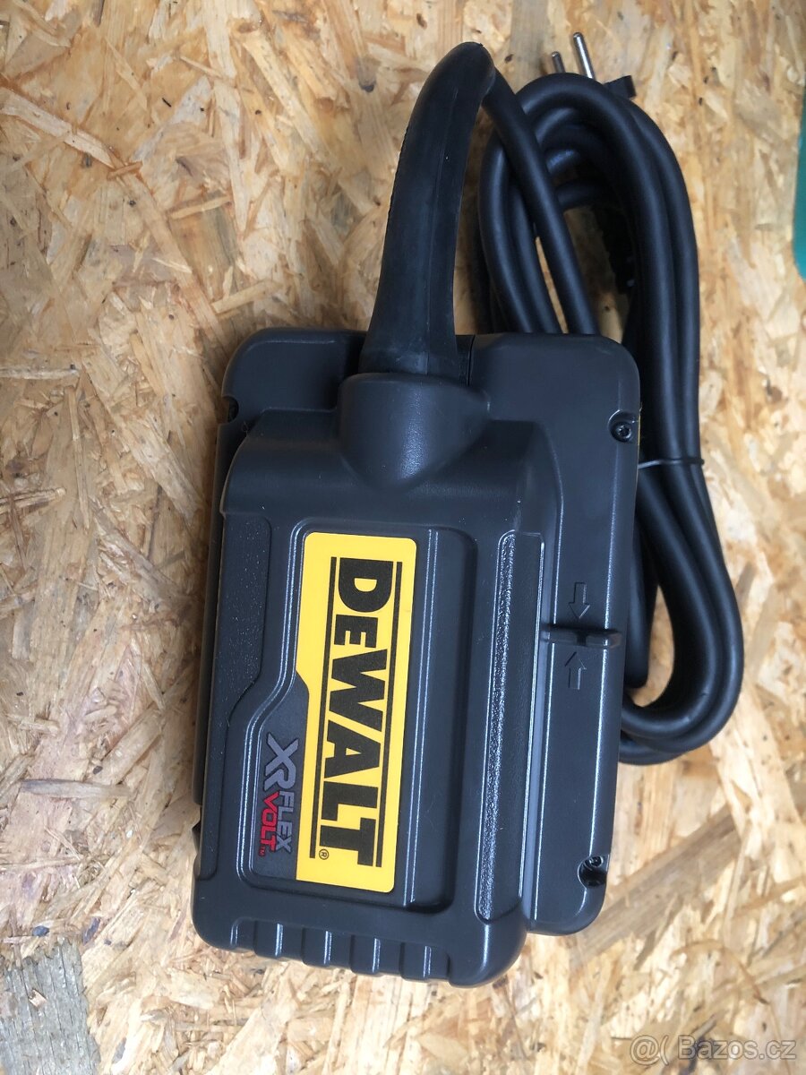 DeWALT DCB500 - 4