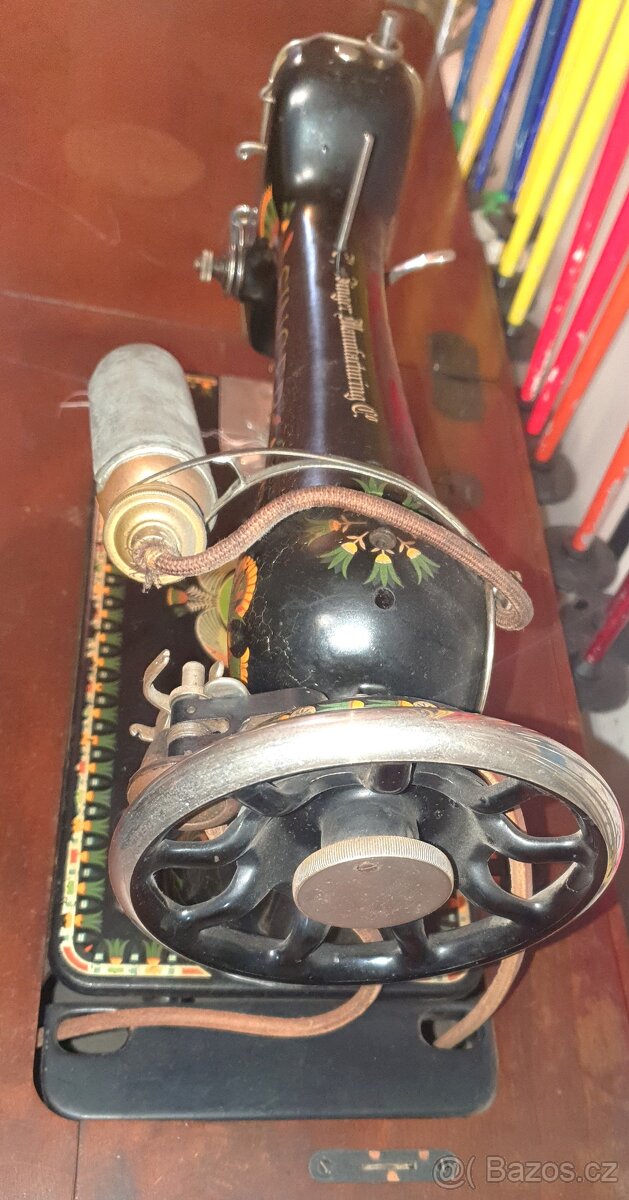 Prodám starožitný šicí stroj SINGER - 4