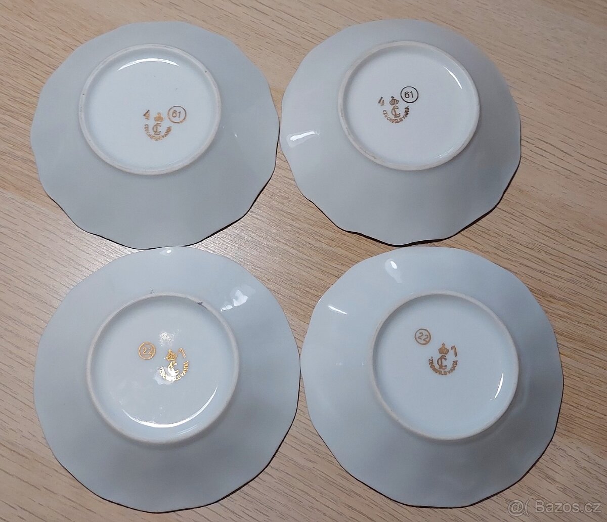 Set čtyř porcelánových podšálků se zlacením Lesov - 4