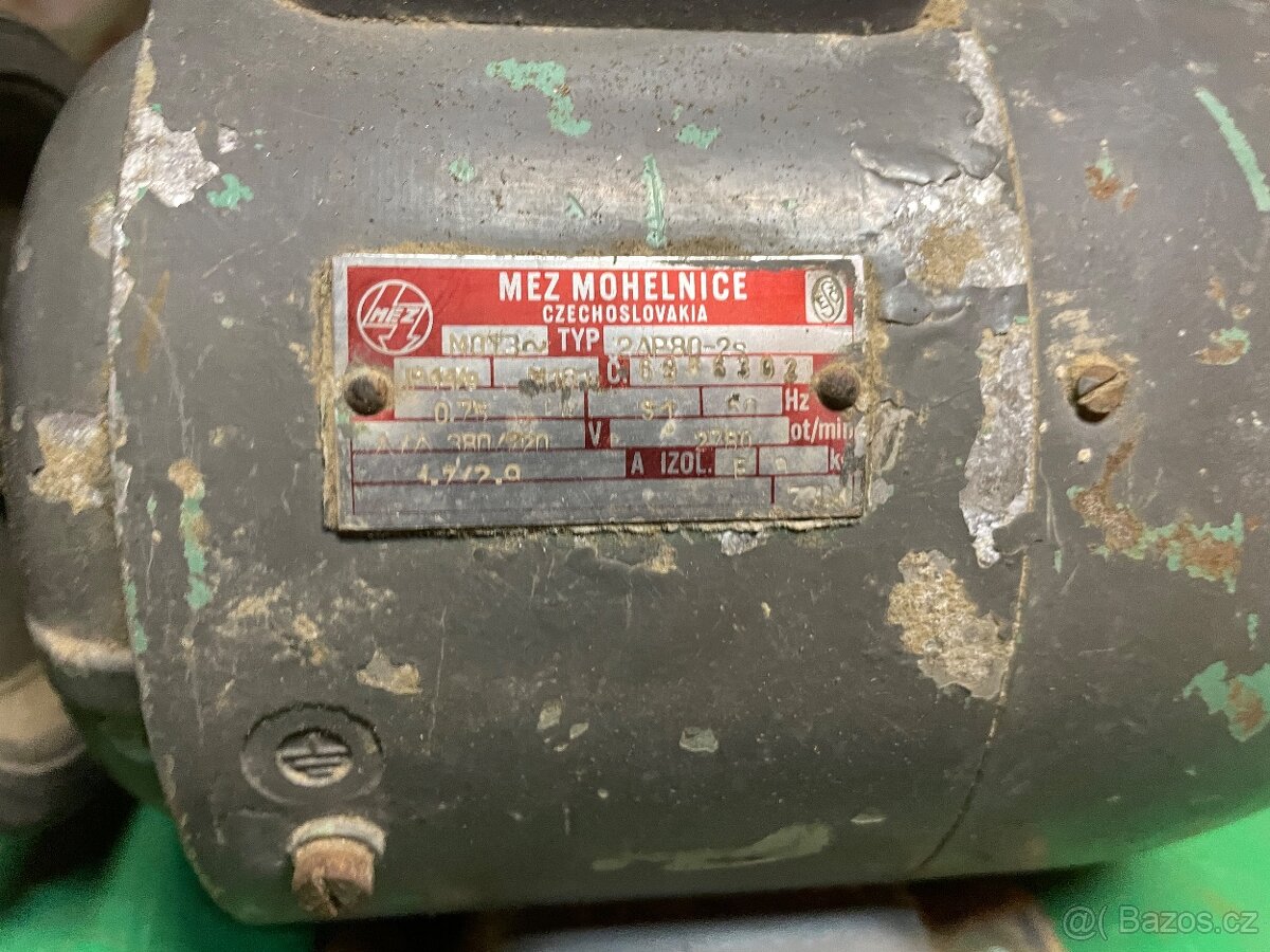 Elektromotor patkový s řemenicí 0,75/2800 - 4