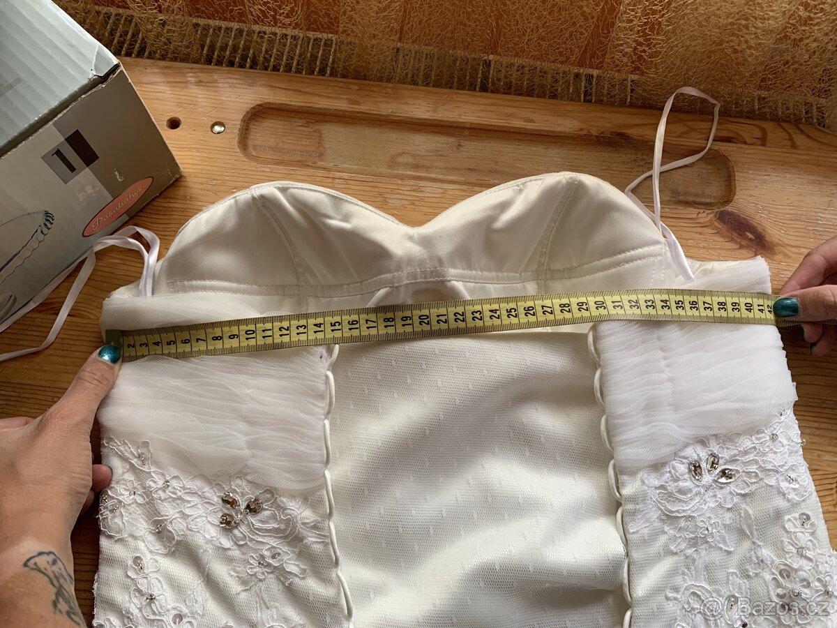 Svatební šaty bez ramínek s kamínky velikost 38 - 4