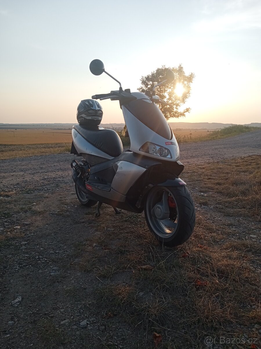 Skútr Aprilia - 4