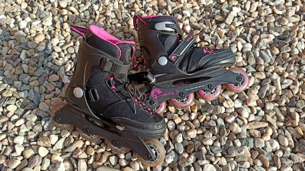 Dětské helmy cca do 10 let a brusle nastavitelné - 4