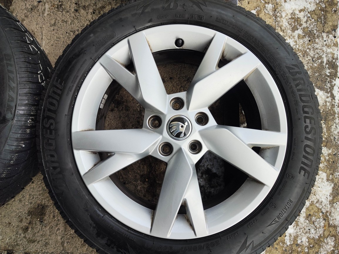 17"zimní alu sada Lyra 5x112 origo Octavia 4 Leon 4 Golf 8 - 4