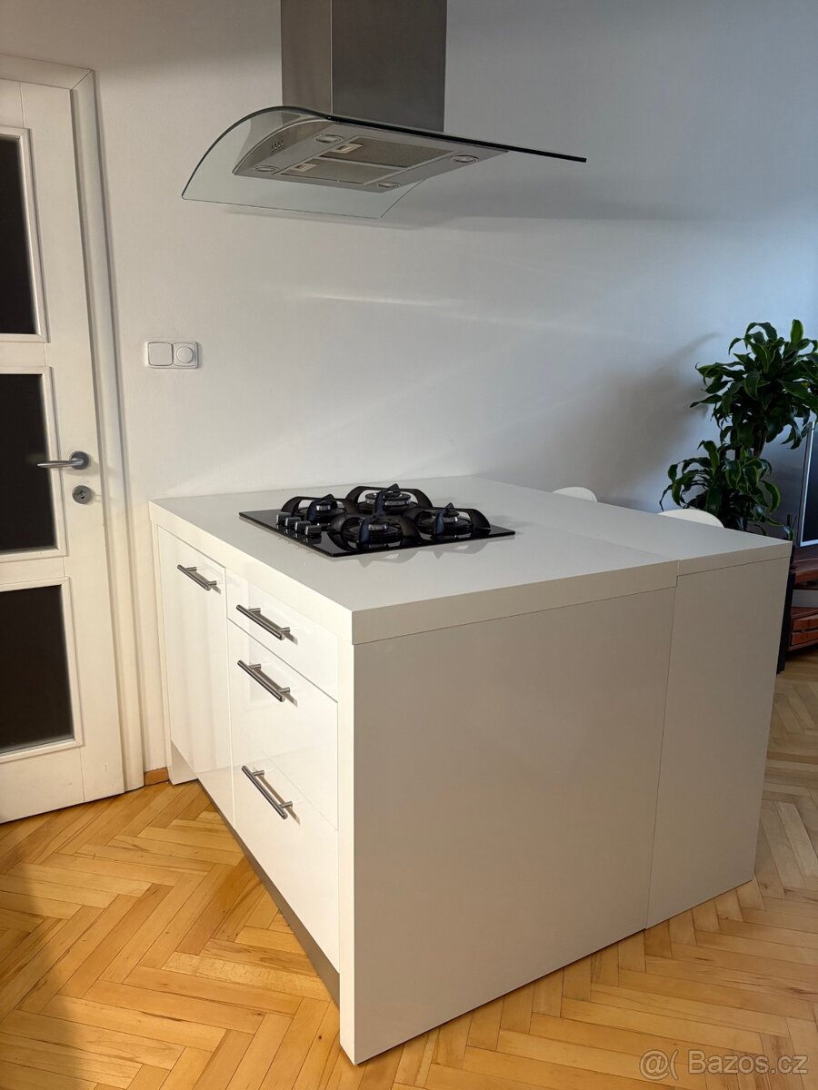Kuchyňská linka se spotřebičemi IKEA s ostrůvkem - 4