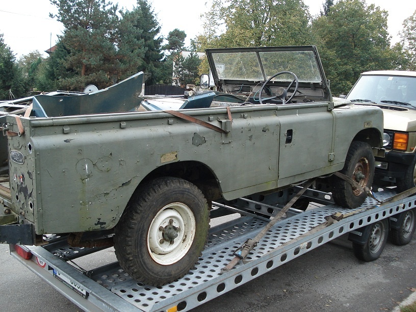 Land Rover 109 Series III FFR - 4
