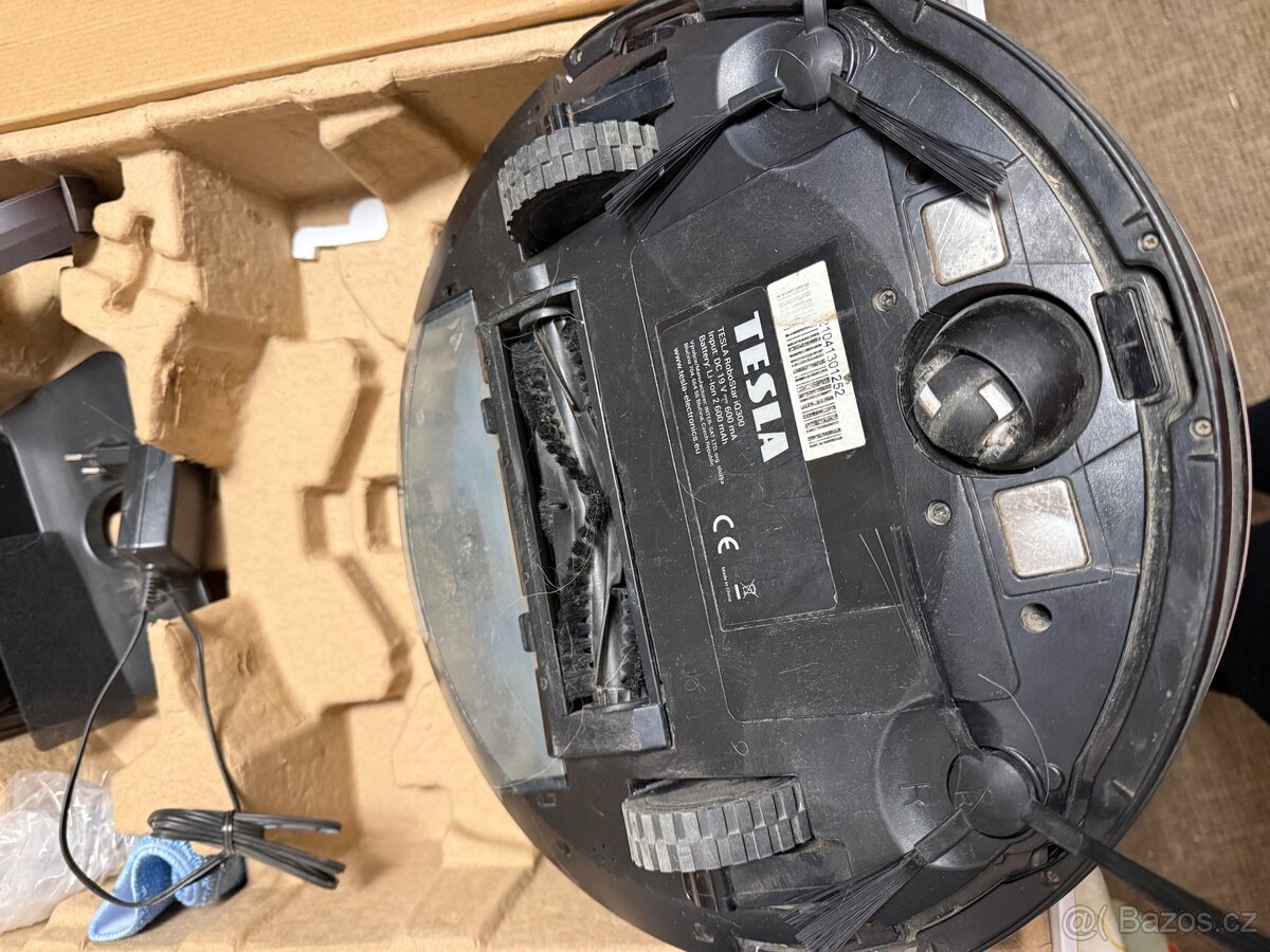 Automaticky vysavač Tesla robostar iq300 - 4