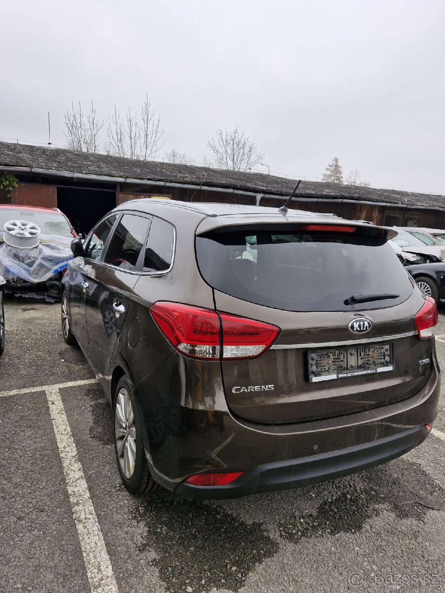 Kia Carens - 4