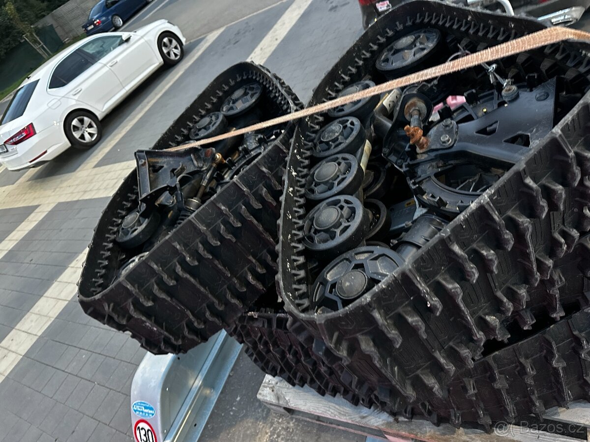 Pásy Apache pro šestikolku Outlander 6x6