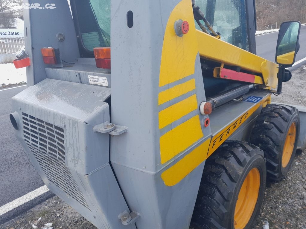 Prodám smykem řízený nakladač Fermec 526 hmotnost 2,7t motoh - 4