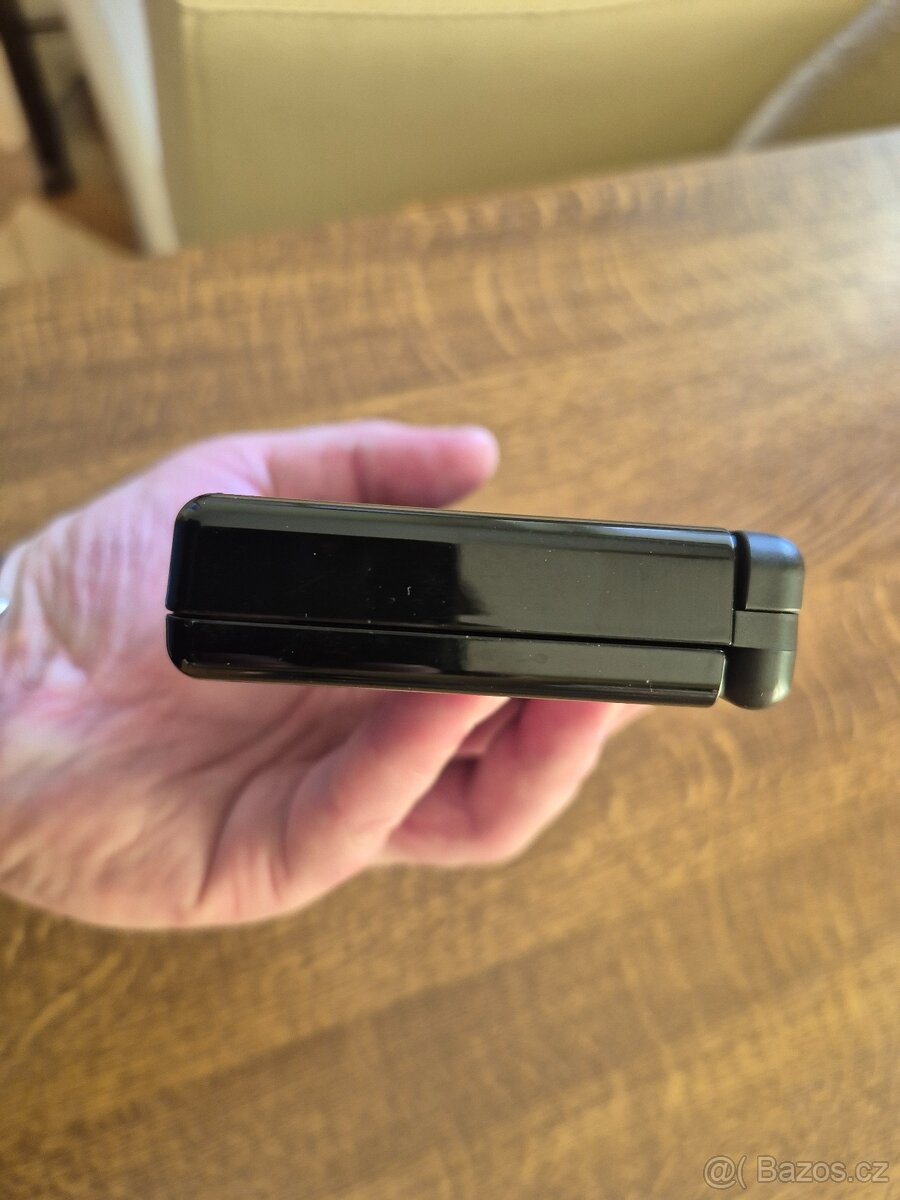 Nintendo DS Lite s příslušenstvím. - 4