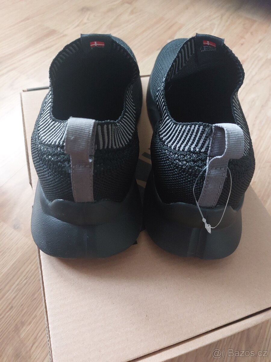 NOVÉ boty Hummel vel. 40... PC 899,- - 4