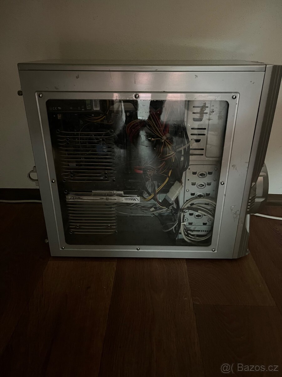 herní pc s monitorem - 4