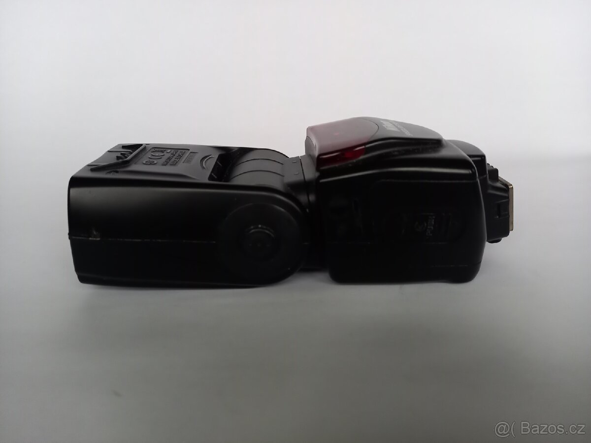 Nikon blesk SB-700 - 4