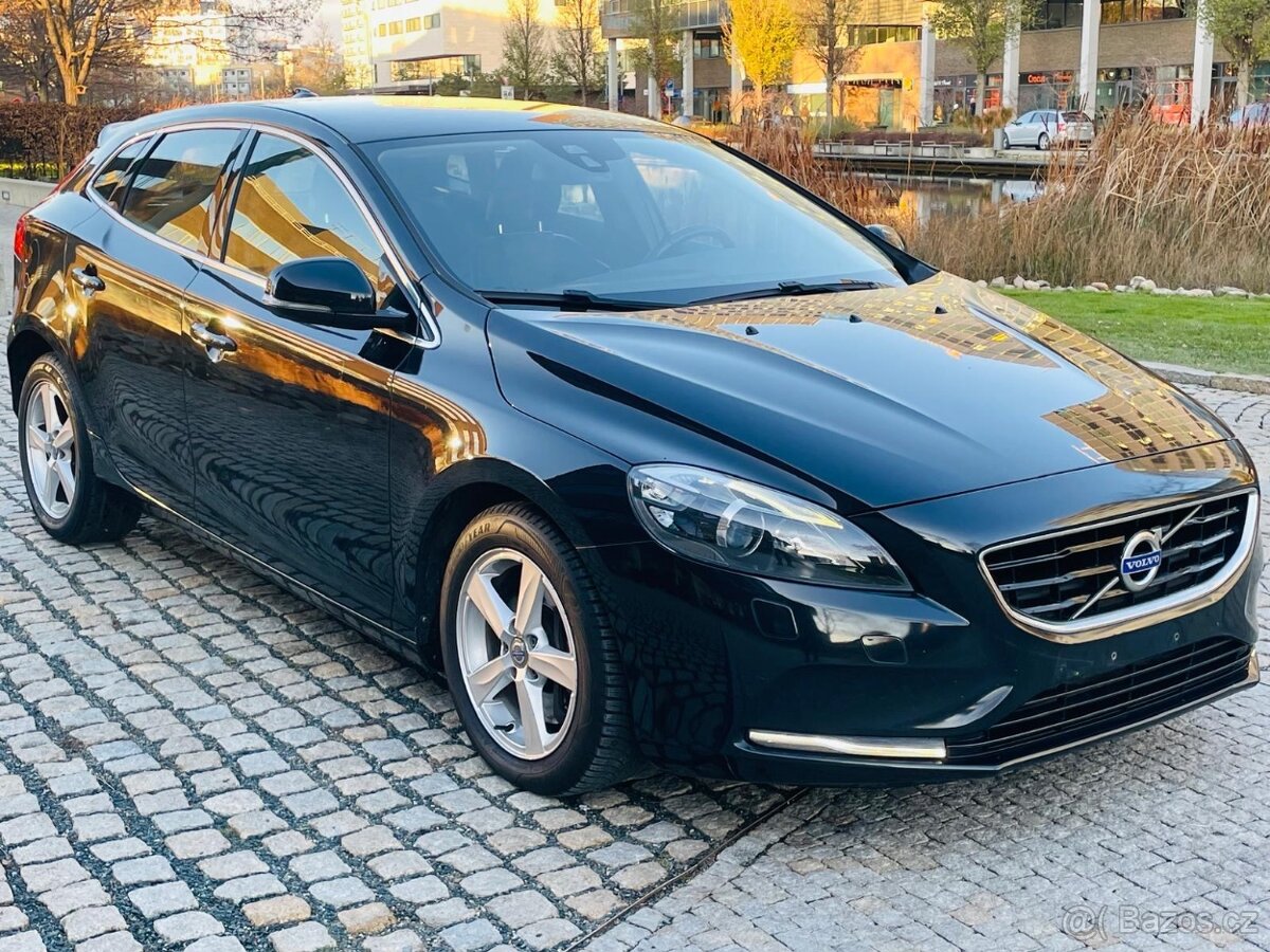 Volvo V40 2.0 D3 5VÁLEC 110KW MANUÁL LED SENZORY SERVISKA - 4
