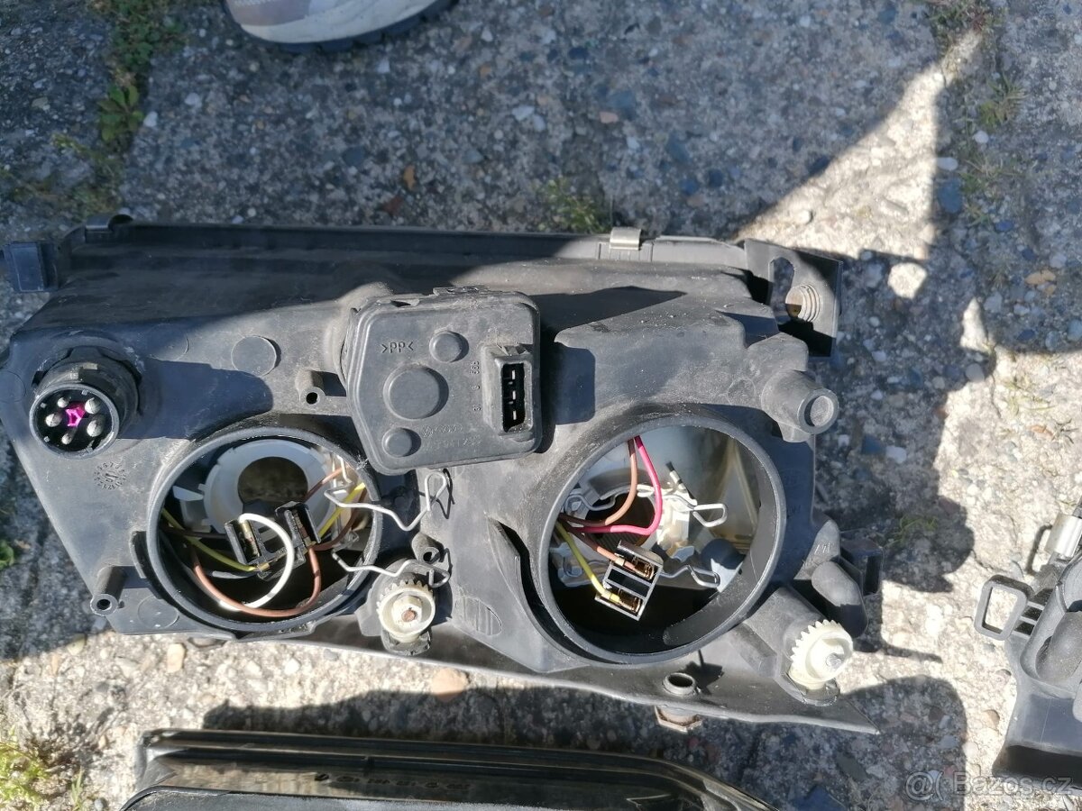 Přední světla VW Passat, zadní světla VW Golf - 4