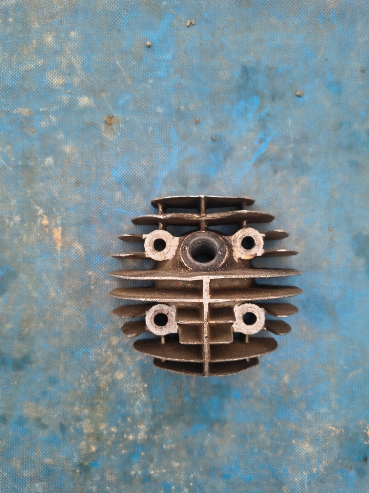 Zachovalá hlava motoru na Jawa 555 i 550 pařez - 4