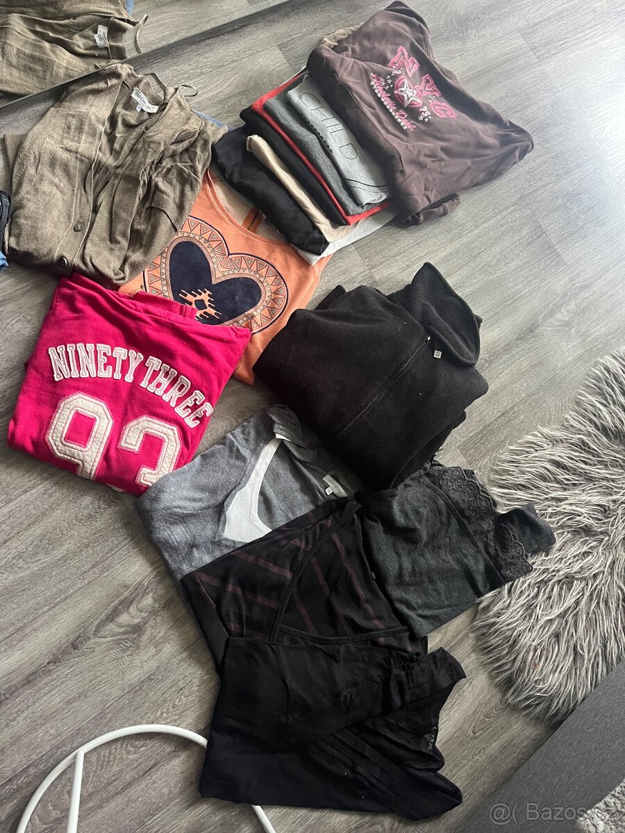 3 krabice dámského oblečení - 4