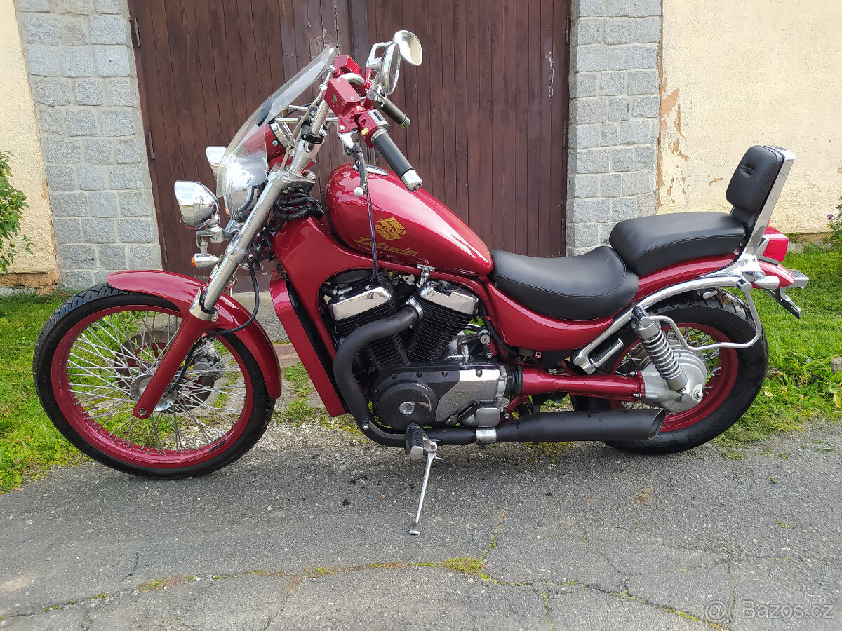 Suzuki VS 800 Intruder - 4