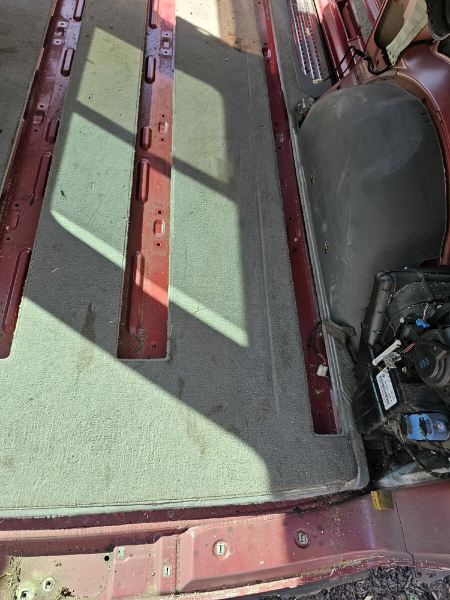 Koberec, podlaha VW Multivan T5 T5.1 T6 - 4